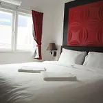 Pook Swan House Hotel