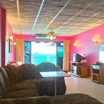 Adam\'S Apple Guest House