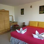 วิวทะเล 1บี เซอร์วิส อพาร์ตเมนท์ * Pattaya