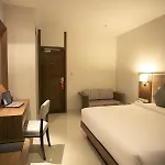 Hotel April 3*