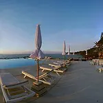 Golden Cliff House 3*