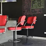 Hideaway And Bar 4*