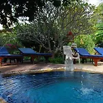 Sirikarn & Luxury 3*