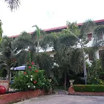 Sirikarn & Luxury Hotel 3*