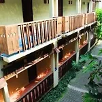 Sutus Court 2 Hotel
