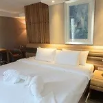 Hotel Oyo 143 Dday Resotel