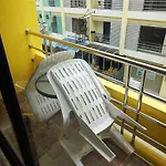Boomerang Guesthouse And Bar