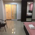 Shanghai Monna Bar Guest house