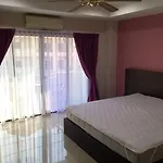 Shanghai Monna Bar Guest house 4*