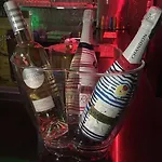 Shanghai Monna Bar Guest house