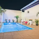 อพาร์ตโฮเทล Butterfly Garden Boutique Residences By Frasier, A Lifestyle Destination And 1 To 3 Bedroom Units, 2 Full Bathrooms, Rain Shower, Bath, Complete Kitchen, Staff 24-7,fast Fiber Optic Wifi, 55