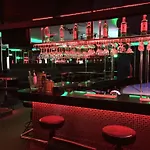Shanghai Monna Bar Guest house 4*