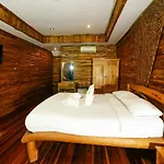 Deeden Hotel