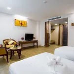 Aiyara Palace Hotel