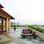 Aiyara Palace Hotel