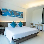 J Hotel 4*