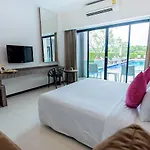 Hotel J 4*