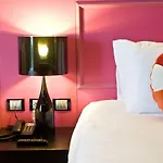 โรงแรม Tsix5 Phenomenal 5*