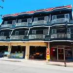Evelyn Residence