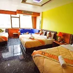 โรงแรม Mr. Mac's 2*