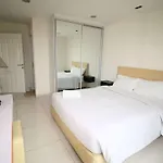 Hotel Art On The Hill By Sunny Rentals 2*