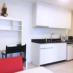 Hotel Art On The Hill By Sunny Rentals 2*