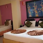 โรงแรมโฮม พัทยา 3*