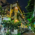 Sutus Court 2 Hotel 3*