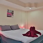 Hotel Harrys Bar & Restaurant 3*