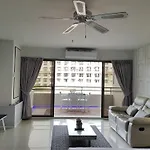 A Beautiful Studio Pool View Downtown