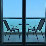 อพาร์ทเม้น Luxurious Beachfront