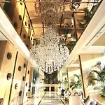Luxurious Beachfront Apartment *