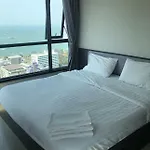 อพาร์ทเม้น The Base Seaview