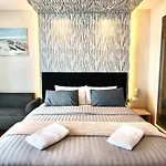 Luxurious Beachfront อพาร์ทเม้น