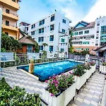 Sutus Court 2 Hotel