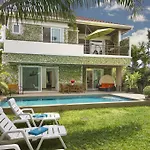Tropicana Pool โรงแรม *