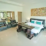 Tropicana Pool โรงแรม *
