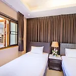 Tropicana Pool * Pattaya