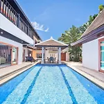 Tropicana Pool โรงแรม Pattaya