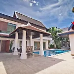 Tropicana Pool โรงแรม Pattaya