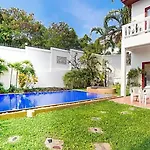 Avoca Pool Hotel 3*