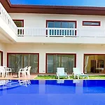 Avoca Pool Hotel 3*
