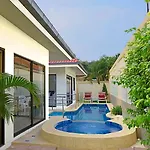Hotel Avoca Pool 3*