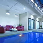 Hotel Avoca Pool