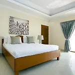 Hotel Avoca Pool Pattaya