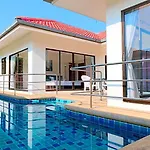 Avoca Pool Hotel