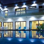 Avoca Pool 3*