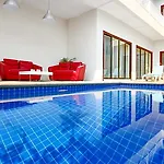 Avoca Pool Hotel 3*