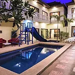 Avoca Pool Hotel 3*