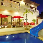 Hotel Avoca Pool